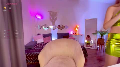 Lisa  online show from September 9, 3:33 pm