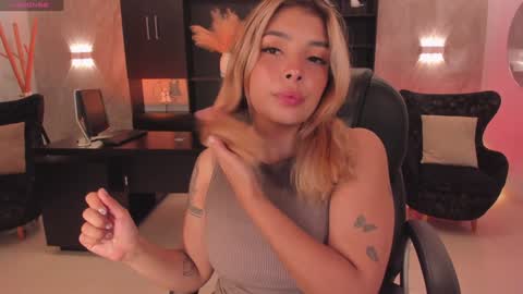 LISA MONROE online show from December 27, 7:46 pm