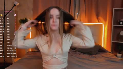 Hello our names are Kate and Alice this is our first day here. online show from December 30, 1:37 am