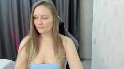 Snapshot of lisavanoranje chatting on November 30, 3:49 pm Lisa online show from November 30, 3:49 pm