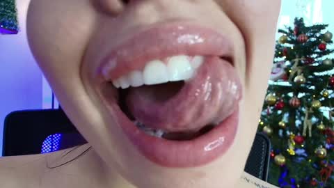 Lisbet online show from December 5, 6:55 pm