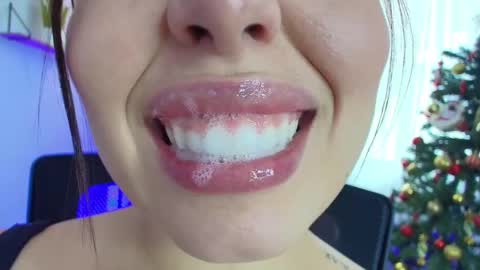 Lisbet online show from January 9, 6:36 pm