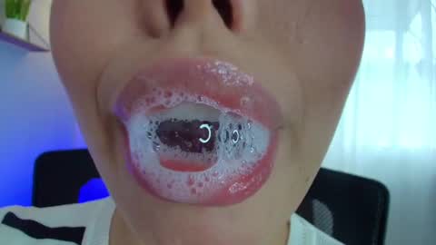 Lisbet online show from February 21, 7:10 pm