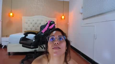 L I S S A  online show from February 11, 5:26 am