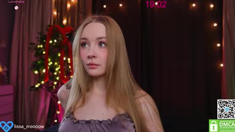 Snapshot of lissa_meooow chatting on February 19, 4:44 am your Liza again. Next stream Dec. 1 at 2 or 3 GMT online show from February 19, 4:44 am