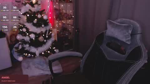 Snapshot of lissamuff chatting on December 15, 4:44 pm Lissa online show from December 15, 4:44 pm