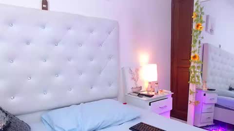 litleslut_ online show from February 19, 2:12 pm