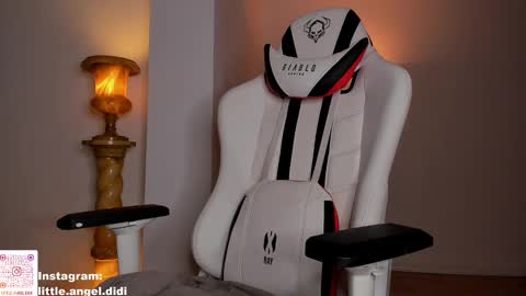 Snapshot of littel_angel_didi chatting on January 28, 5:35 pm Diana Woods online show from January 28, 5:35 pm