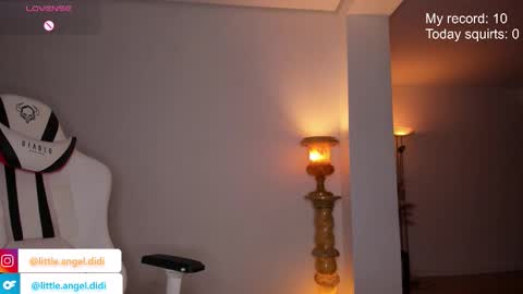 Snapshot of littel_angel_didi chatting on September 28, 4:01 pm Diana Woods online show from September 28, 4:01 pm