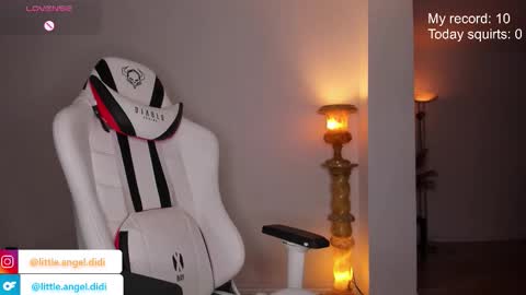 Snapshot of littel_angel_didi chatting on September 29, 3:50 pm Diana Woods online show from September 29, 3:50 pm