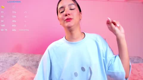 Snapshot of little___sophie chatting on January 7, 2:20 am little___sophie online show from January 7, 2:20 am