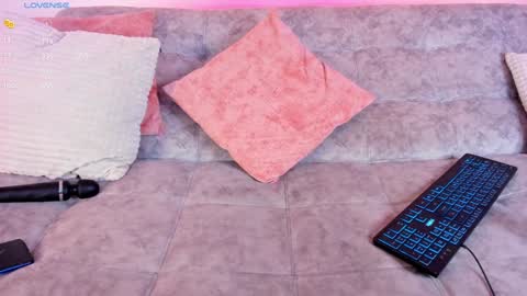 Snapshot of little___sophie chatting on January 13, 11:49 pm little___sophie online show from January 13, 11:49 pm