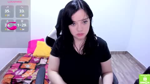 Snapshot of little_angely chatting on December 3, 8:38 am Angely online show from December 3, 8:38 am