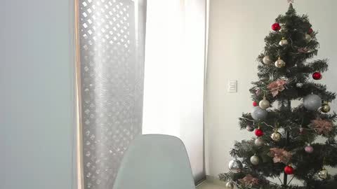 Little Effy online show from December 12, 7:15 pm