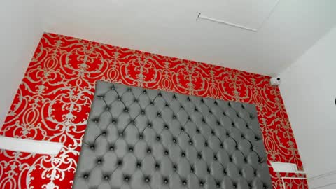 Snapshot of little_lilith_apple chatting on January 24, 12:52 am little_lilith_apple online show from January 24, 12:52 am