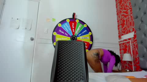 Snapshot of little_lilith_apple chatting on February 6, 1:49 am little_lilith_apple online show from February 6, 1:49 am