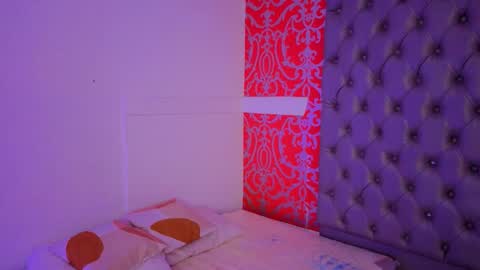 Snapshot of little_lilith_apple chatting on September 29, 10:09 am little_lilith_apple online show from September 29, 10:09 am