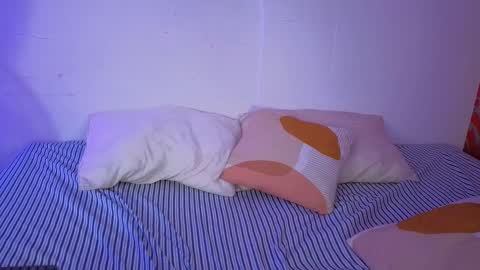 Snapshot of little_lilith_apple chatting on October 5, 12:20 am little_lilith_apple online show from October 5, 12:20 am