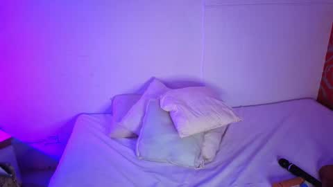 Snapshot of little_lilith_apple chatting on October 11, 11:09 am little_lilith_apple online show from October 11, 11:09 am