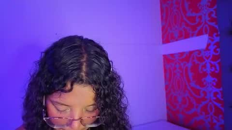 Snapshot of little_lilith_apple chatting on November 4, 6:18 pm little_lilith_apple online show from November 4, 6:18 pm