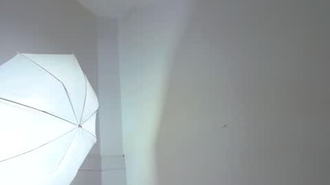 Snapshot of little_lilith_apple chatting on December 4, 10:57 am little_lilith_apple online show from December 4, 10:57 am