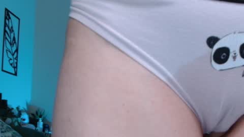 Snapshot of little_pearl_ chatting on February 5, 7:07 am Adaline online show from February 5, 7:07 am