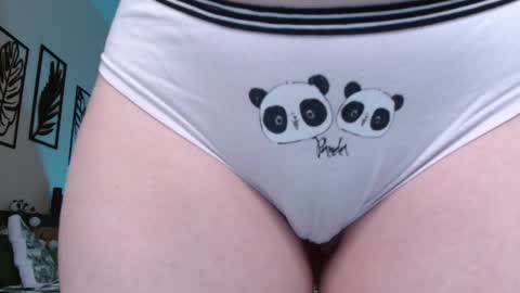 Snapshot of little_pearl_ chatting on February 12, 5:58 am Adaline online show from February 12, 5:58 am