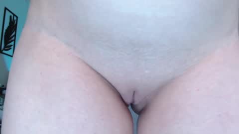 Snapshot of little_pearl_ chatting on February 14, 8:52 am Adaline online show from February 14, 8:52 am