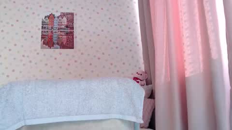 Snapshot of little_pearl_ chatting on September 18, 5:09 am Adaline online show from September 18, 5:09 am