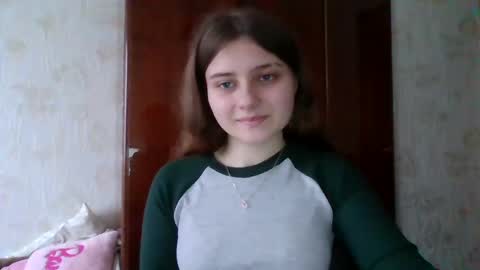 little_shygirl_ online show from January 24, 8:44 am