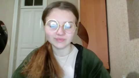little_shygirl_ online show from March 11, 1:48 am