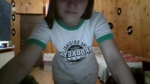 little_shygirl_ online show from September 9, 4:17 pm