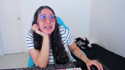 Snapshot of little_sparkles_0f_l0v3 chatting on November 22, 7:57 pm Laire online show from November 22, 7:57 pm