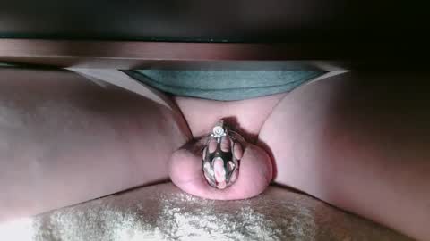 Snapshot of littleclitty247 chatting on December 4, 3:04 am Littlleclitty247 online show from December 4, 3:04 am