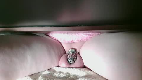 Snapshot of littleclitty247 chatting on September 20, 12:22 am Littlleclitty247 online show from September 20, 12:22 am