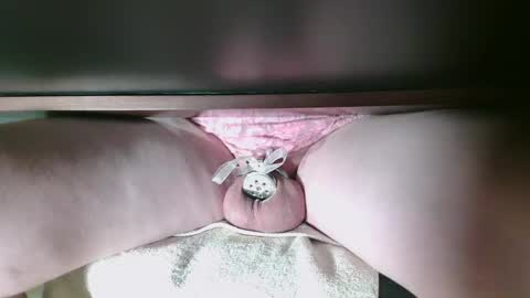 Snapshot of littleclitty247 chatting on November 8, 6:02 am Littlleclitty247 online show from November 8, 6:02 am