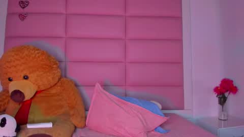 littlee_emma_ online show from January 11, 9:04 am