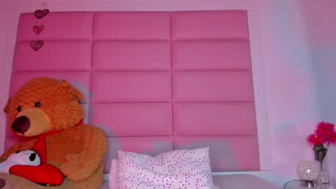 littlee_emma_ online show from February 2, 6:26 am