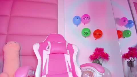 littlee_emma_ online show from February 9, 6:33 am