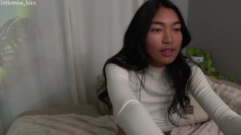 Snapshot of littlemiss_kira chatting on December 8, 4:25 am Kira online show from December 8, 4:25 am
