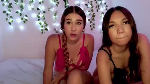 Snapshot of littlemoon0622 chatting on November 4, 10:09 pm Moon online show from November 4, 10:09 pm