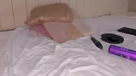 im olivia IG littleolivia01 online show from March 1, 5:38 pm