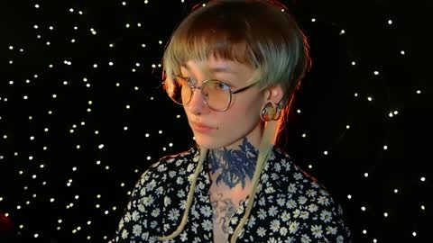 Niki  free tg channel with some photos gifs and info about streams  online show from December 21, 2:15 pm