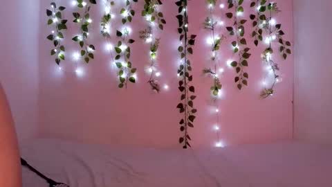 Snapshot of littlesun2216 chatting on October 20, 2:23 am Moon online show from October 20, 2:23 am