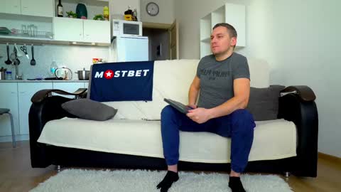 Snapshot of littlesweettifany chatting on December 17, 9:28 am Little Tifany online show from December 17, 9:28 am