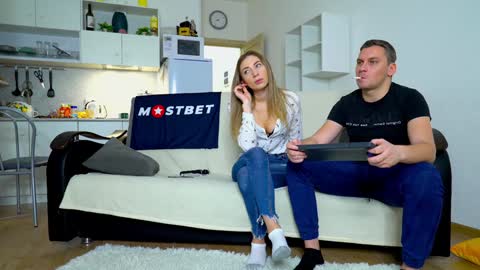 Snapshot of littlesweettifany chatting on December 22, 12:27 pm Little Tifany online show from December 22, 12:27 pm