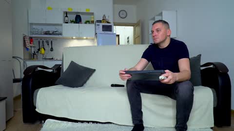 Snapshot of littlesweettifany chatting on November 13, 12:04 pm Little Tifany online show from November 13, 12:04 pm