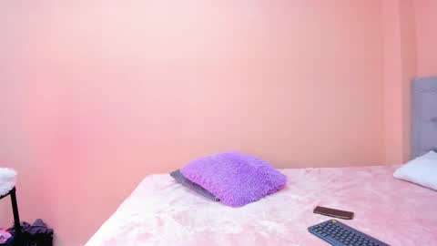 Snapshot of littletammy4u_ chatting on March 1, 12:45 pm tammy online show from March 1, 12:45 pm