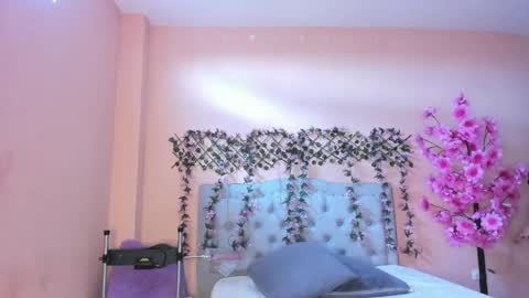 Snapshot of littletammy4u_ chatting on September 13, 12:05 pm tammy online show from September 13, 12:05 pm