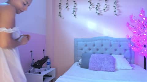 Snapshot of littletammy4u_ chatting on October 12, 12:15 pm tammy online show from October 12, 12:15 pm